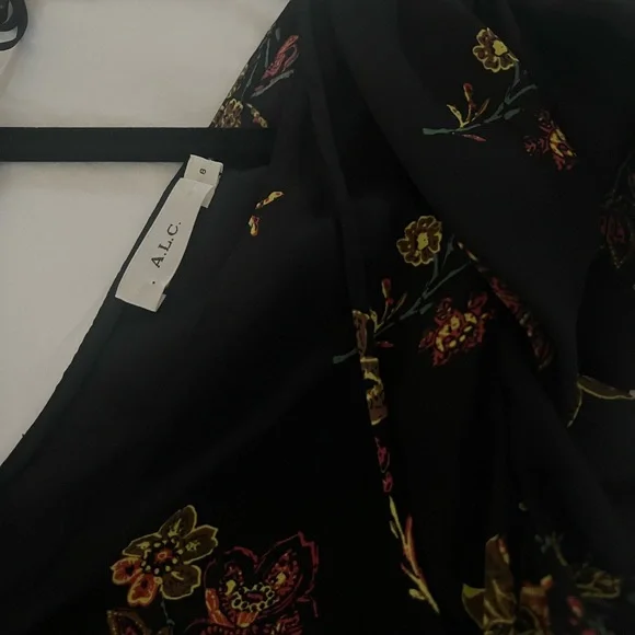 A.L.C. Black & Floral Print Silk Blouse, Size 8 - Picture 8 of 8